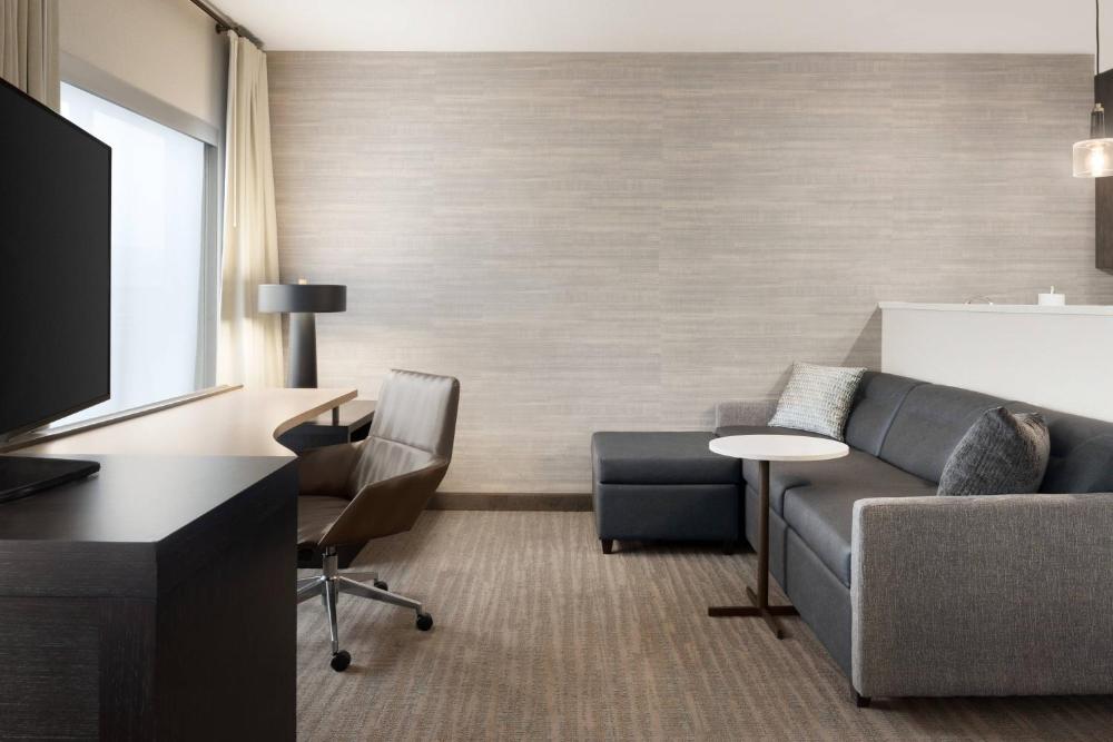 Studio, 1 King, Alternate bed: sofa bed, City view interior